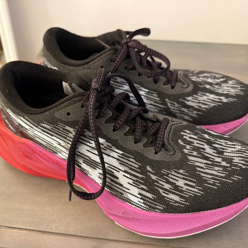 ASICS Novablast running sneakers. Size 7.5